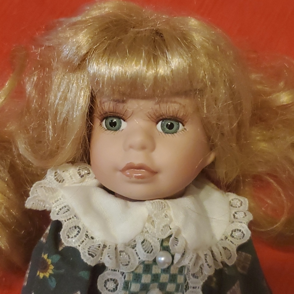 VTG DOLL - Picture 5 of 8